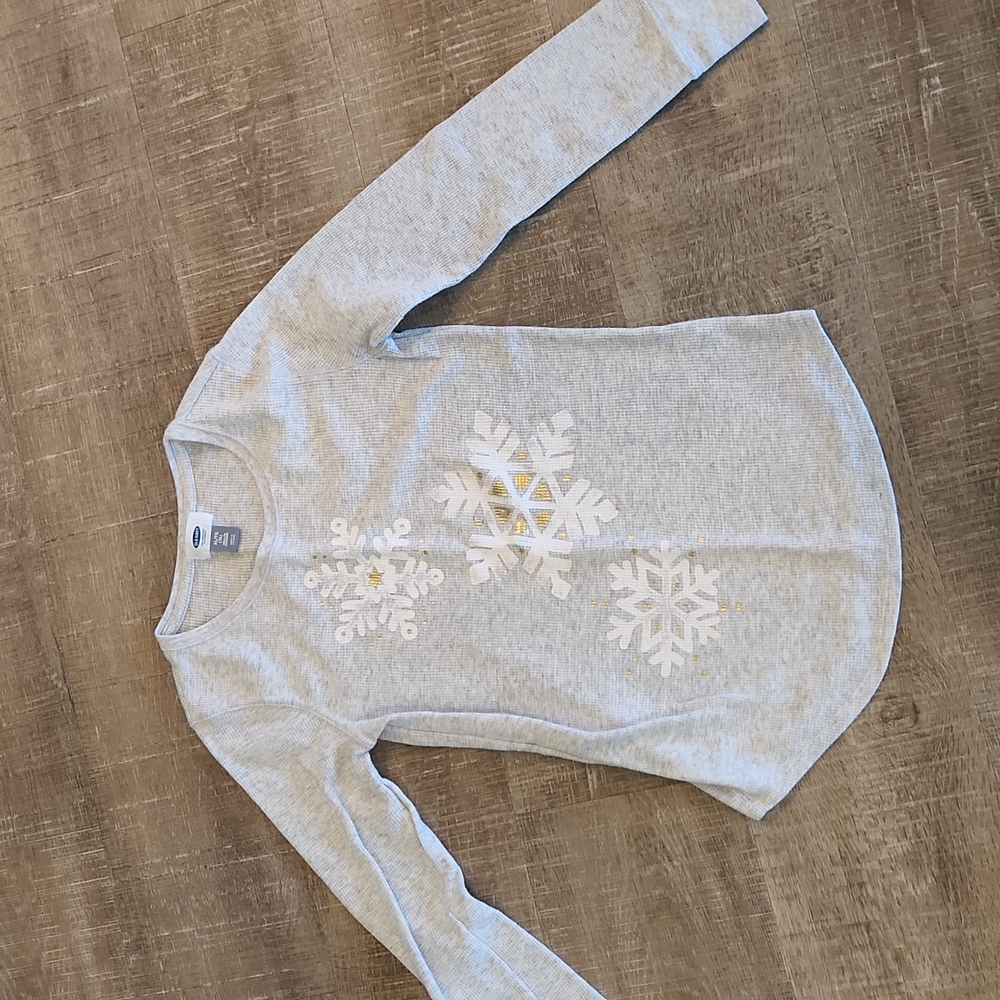 ♦️Old Navy Snowflake sleep shirt♦️